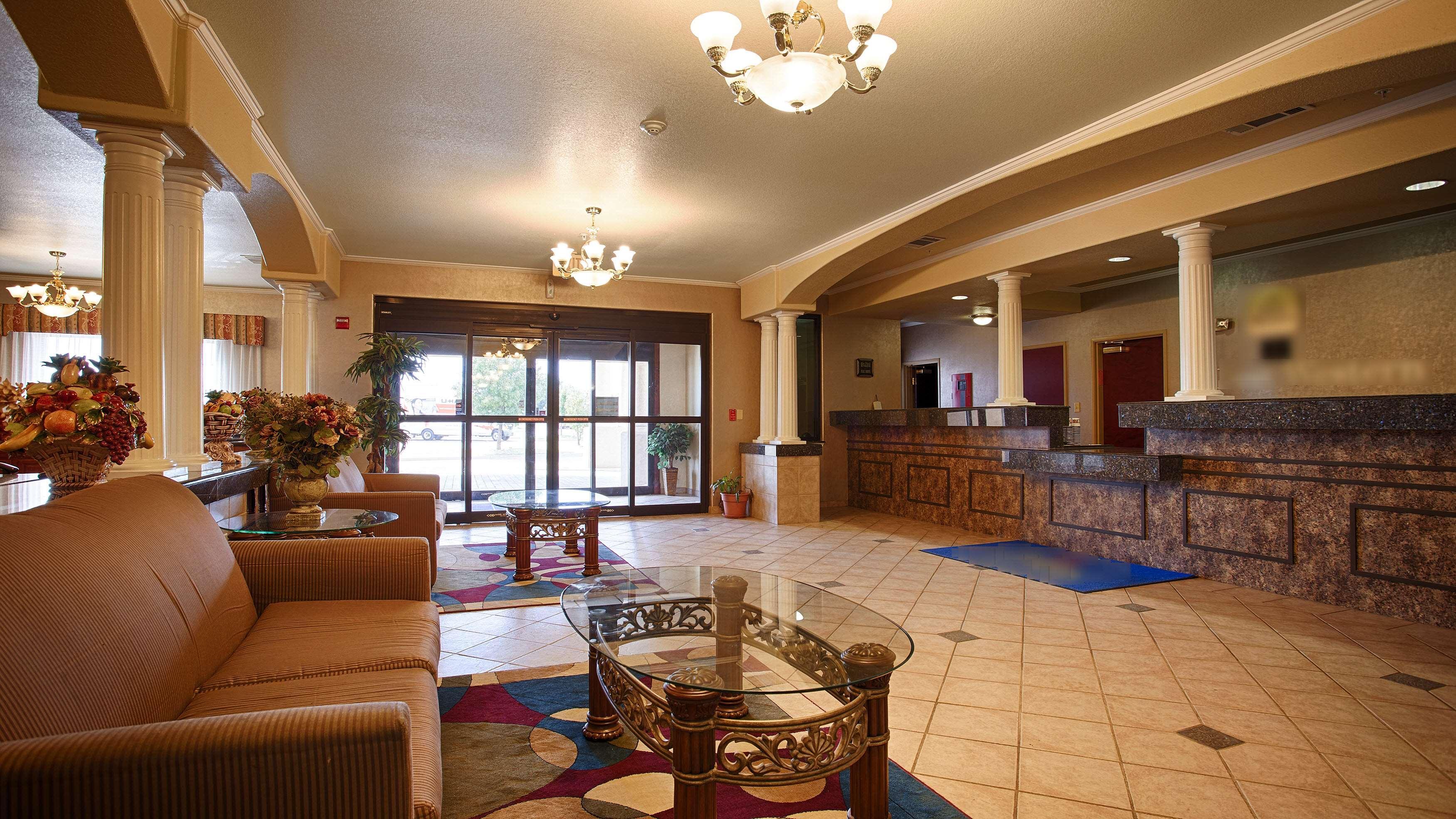 Best Western Plus Pratt Exterior photo